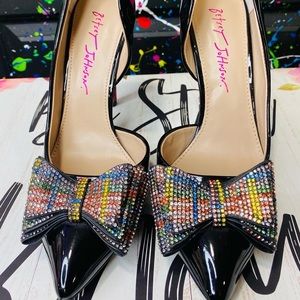 Super cute Betsey Johnson rainbow heels. Vintage pinup look.